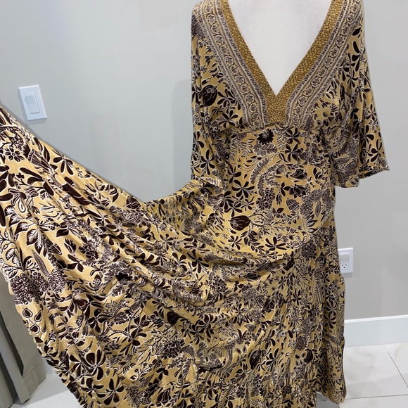 Ina Floral Maxi Dress - Gold and Black - Picture 5 of 6